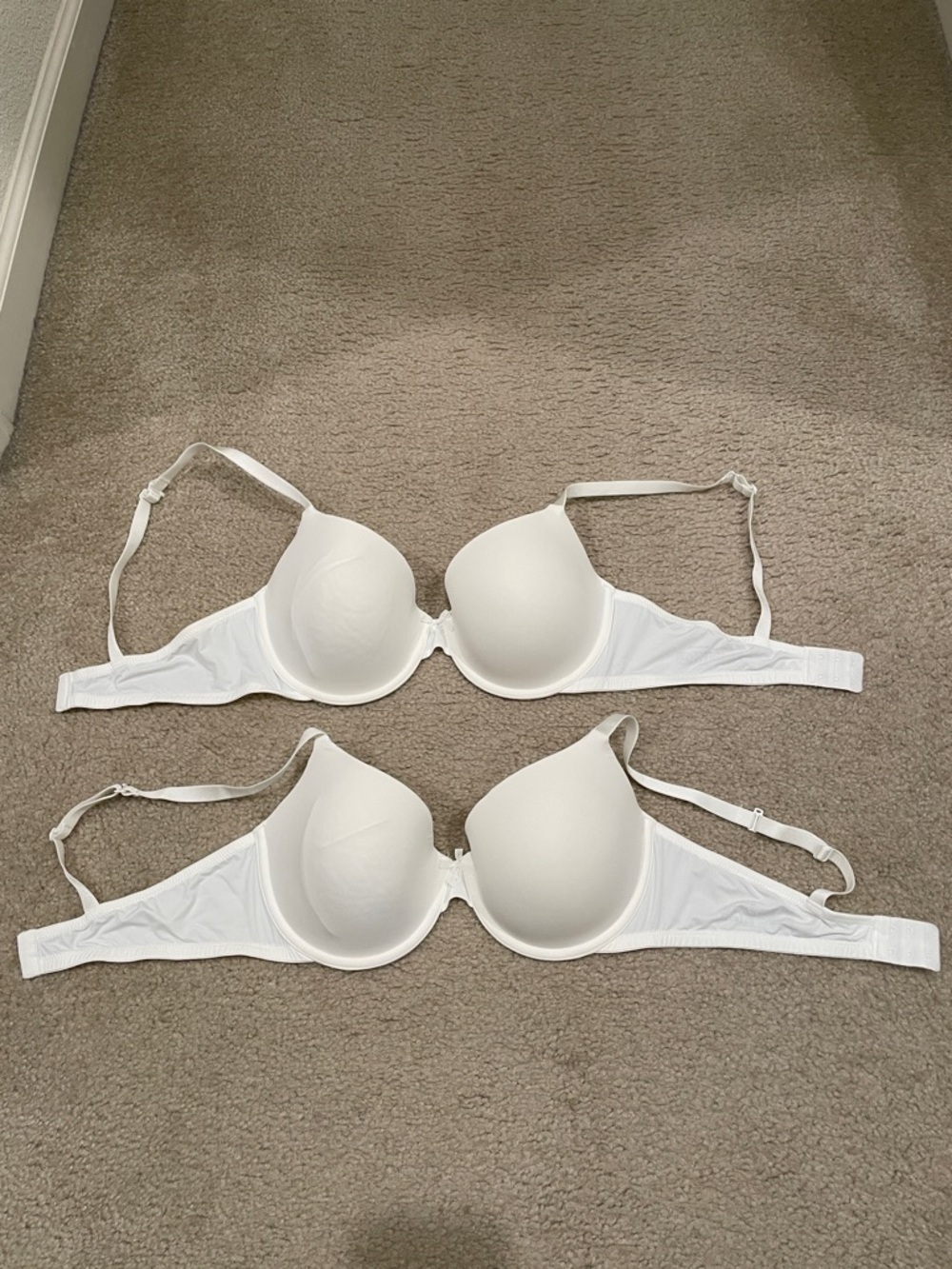 2 Preowned Auden White Seamless T-Shirt Bras 36D